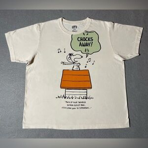 Uniqlo UT  x Peanuts Snoopy T-Shirt White Size XL Short Sleeve 2013